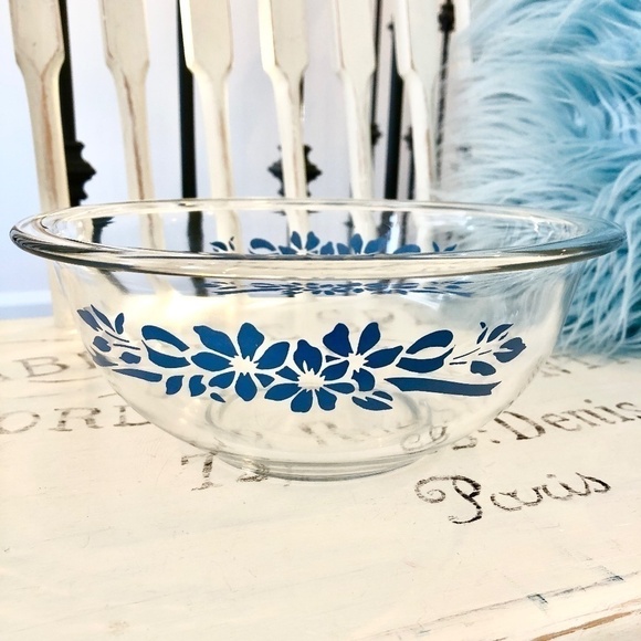 Pyrex Bowls, Vintage, Blue Ribbon, Set of 2, Very Nice Condition - Picture 5 of 10